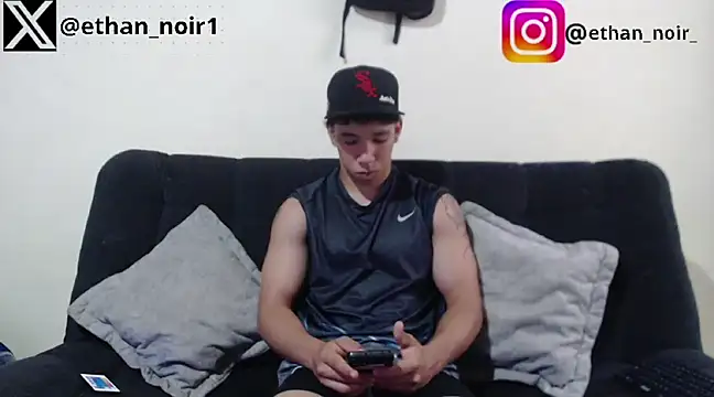 Snapshot of ethan_noir chatting on 03/18/25, 01:31 ethan noir online show from 03/18/25, 01:31