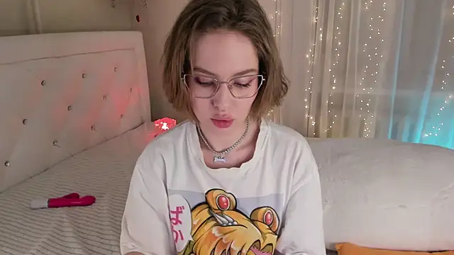 Snapshot of Natural_pussy chatting on 02/20/25, 04:25 Natural pussy online show from 02/20/25, 04:25