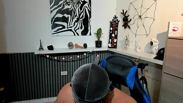 Snapshot of Daemon21 chatting on 10/21/25, 02:56 Daemon21 online show from 10/21/25, 02:56