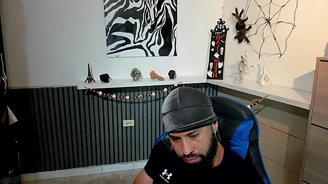 Snapshot of Daemon21 chatting on 10/22/25, 12:44 Daemon21 online show from 10/22/25, 12:44