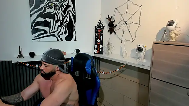 Snapshot of Daemon21 chatting on 10/23/25, 10:08 Daemon21 online show from 10/23/25, 10:08