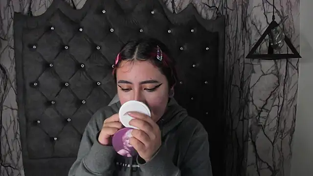 larissa01  online show from 02/23/25, 03:02