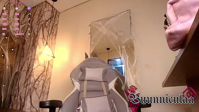 larissa01  online show from 10/25/25, 03:14