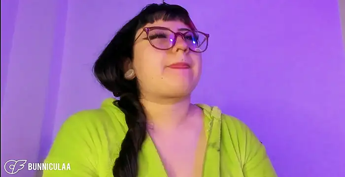 larissa01  online show from 03/31/26, 10:10