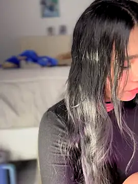 -Loren- online show from 10/05/25, 10:57