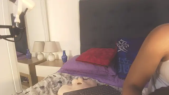 Evelonga 707 online show from 02/13/26, 07:10