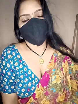 Snapshot of midhly chatting on 12/12/24, 06:10 midhly online show from 12/12/24, 06:10