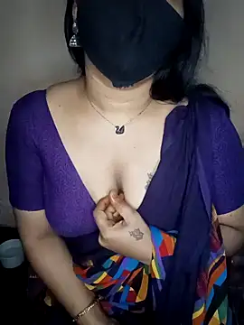 Snapshot of midhly chatting on 12/19/24, 09:06 midhly online show from 12/19/24, 09:06