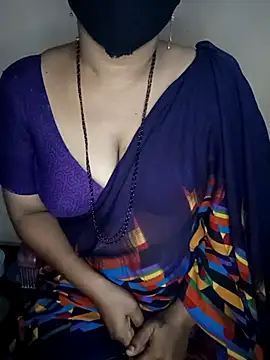 Snapshot of midhly chatting on 02/17/25, 06:26 midhly online show from 02/17/25, 06:26