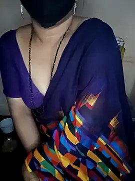 Snapshot of midhly chatting on 02/18/25, 07:19 midhly online show from 02/18/25, 07:19