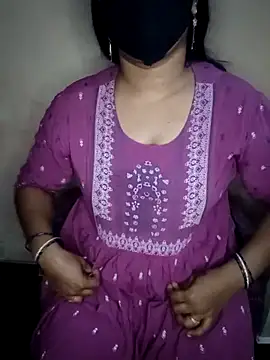 Snapshot of midhly chatting on 02/19/25, 06:21 midhly online show from 02/19/25, 06:21