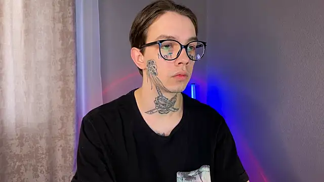 Snapshot of anahori__simon chatting on 01/15/25, 10:06 anahori simon online show from 01/15/25, 10:06