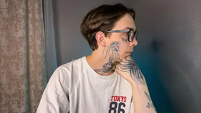 Snapshot of anahori__simon chatting on 01/21/25, 03:43 anahori simon online show from 01/21/25, 03:43