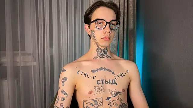 Snapshot of anahori__simon chatting on 02/02/25, 08:08 anahori simon online show from 02/02/25, 08:08