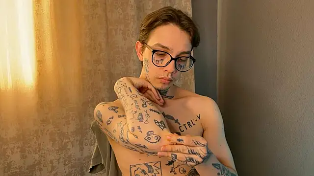 Snapshot of anahori__simon chatting on 02/09/25, 01:25 anahori simon online show from 02/09/25, 01:25