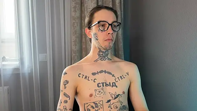 Snapshot of anahori__simon chatting on 02/11/25, 11:43 anahori simon online show from 02/11/25, 11:43