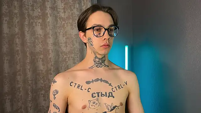 Snapshot of anahori__simon chatting on 02/14/25, 10:04 anahori simon online show from 02/14/25, 10:04