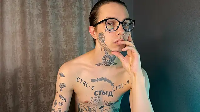 Snapshot of anahori__simon chatting on 02/15/25, 02:11 anahori simon online show from 02/15/25, 02:11