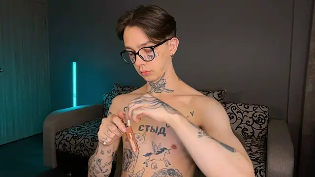 Snapshot of anahori__simon chatting on 03/12/25, 08:41 anahori simon online show from 03/12/25, 08:41