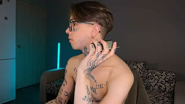 Snapshot of anahori__simon chatting on 03/12/25, 11:44 anahori simon online show from 03/12/25, 11:44