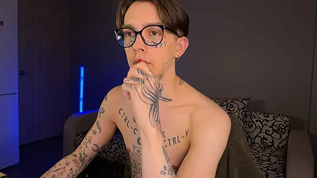 Snapshot of anahori__simon chatting on 03/13/25, 08:11 anahori simon online show from 03/13/25, 08:11