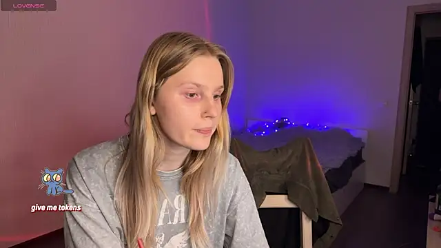 Snapshot of anahori__simon chatting on 03/15/25, 10:22 anahori simon online show from 03/15/25, 10:22