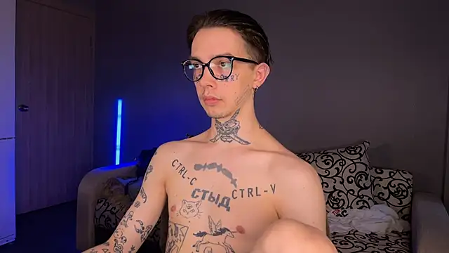 Snapshot of anahori__simon chatting on 03/23/25, 03:43 anahori simon online show from 03/23/25, 03:43