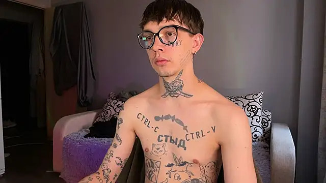 Snapshot of anahori__simon chatting on 09/23/25, 01:47 anahori simon online show from 09/23/25, 01:47