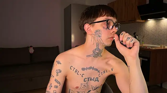 Snapshot of anahori__simon chatting on 10/13/25, 09:48 anahori simon online show from 10/13/25, 09:48