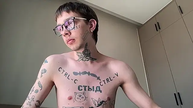 Snapshot of anahori__simon chatting on 02/18/26, 02:40 anahori simon online show from 02/18/26, 02:40