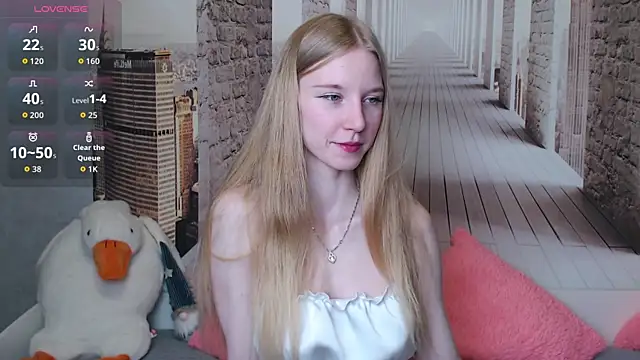 Cutieblondegirl online show from 04/02/26, 06:16