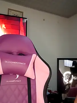 Lanna hott  online show from 11/20/25, 07:57