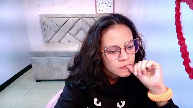 Tyna ch online show from 02/26/25, 04:24