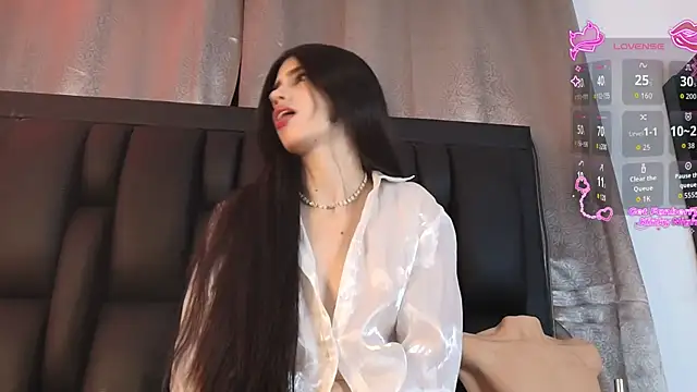 Snapshot of SaraRoy_ chatting on 06/21/26, 03:31 SaraRoy online show from 06/21/26, 03:31