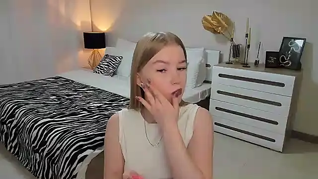 shy  lady online show from 03/04/25, 06:18