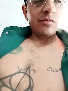 Snapshot of ale3J4a chatting on 03/11/25, 02:40 ale3J4a online show from 03/11/25, 02:40