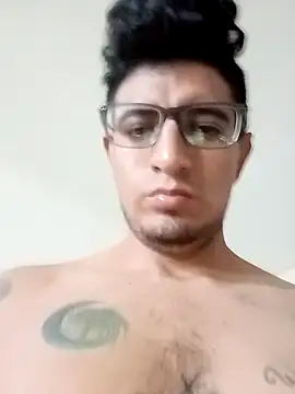 Snapshot of ale3J4a chatting on 10/30/25, 07:03 ale3J4a online show from 10/30/25, 07:03