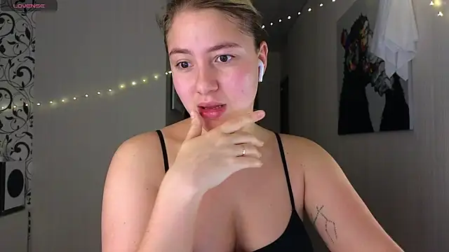 Yassyaaa online show from 01/25/25, 04:23