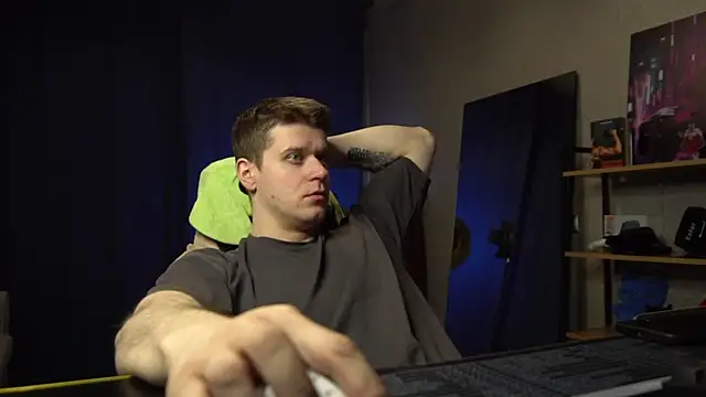 Bruno Banani online show from 04/16/26, 07:25