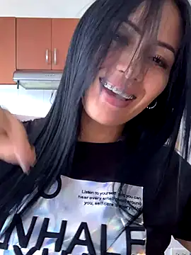 Sara luna  online show from 12/03/24, 08:50