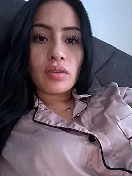 Snapshot of Sara_luna_ chatting on 12/17/24, 01:27 Sara luna online show from 12/17/24, 01:27