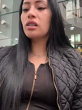 Snapshot of Sara_luna_ chatting on 01/06/25, 04:02 Sara luna online show from 01/06/25, 04:02