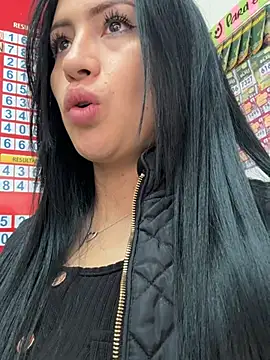 Snapshot of Sara_luna_ chatting on 03/14/25, 03:58 Sara luna online show from 03/14/25, 03:58