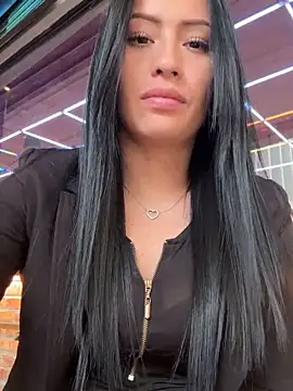 Snapshot of Sara_luna_ chatting on 03/18/25, 05:53 Sara luna online show from 03/18/25, 05:53