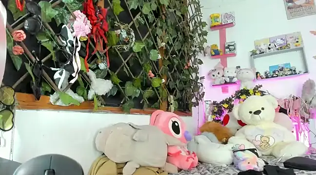 Snapshot of LunaDeCristall chatting on 02/11/25, 04:44 LunaDeCristall online show from 02/11/25, 04:44