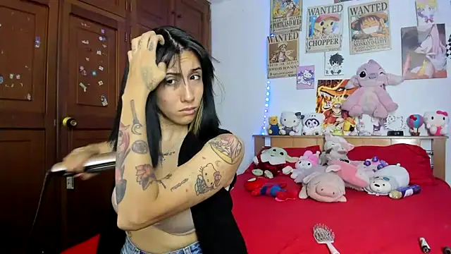 Snapshot of LunaDeCristall chatting on 10/18/25, 08:04 LunaDeCristall online show from 10/18/25, 08:04