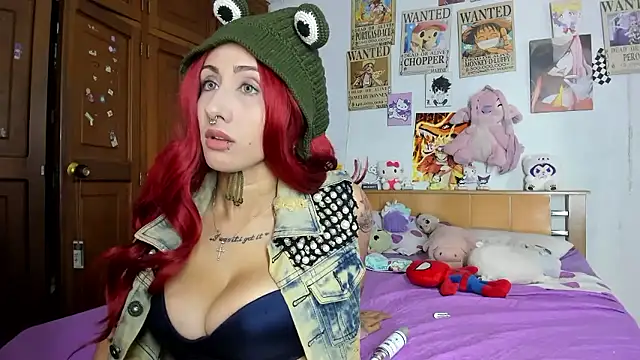 Snapshot of LunaDeCristall chatting on 11/05/25, 04:12 LunaDeCristall online show from 11/05/25, 04:12