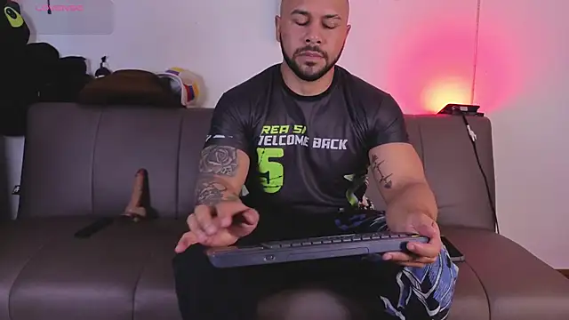 Snapshot of elian_r chatting on 02/22/26, 07:01 elian r online show from 02/22/26, 07:01