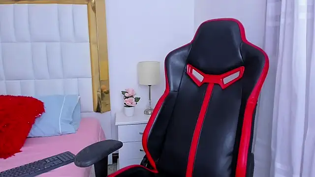 Snapshot of MadelineJackson chatting on 02/15/25, 11:25 MadelineJackson online show from 02/15/25, 11:25