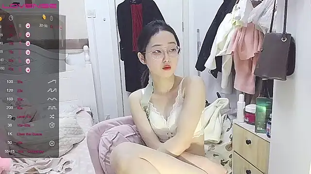 Snapshot of Destin_ chatting on 12/26/24, 01:10 Destin online show from 12/26/24, 01:10